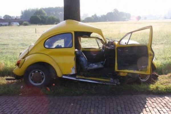 volkswagen_crash_02.jpg