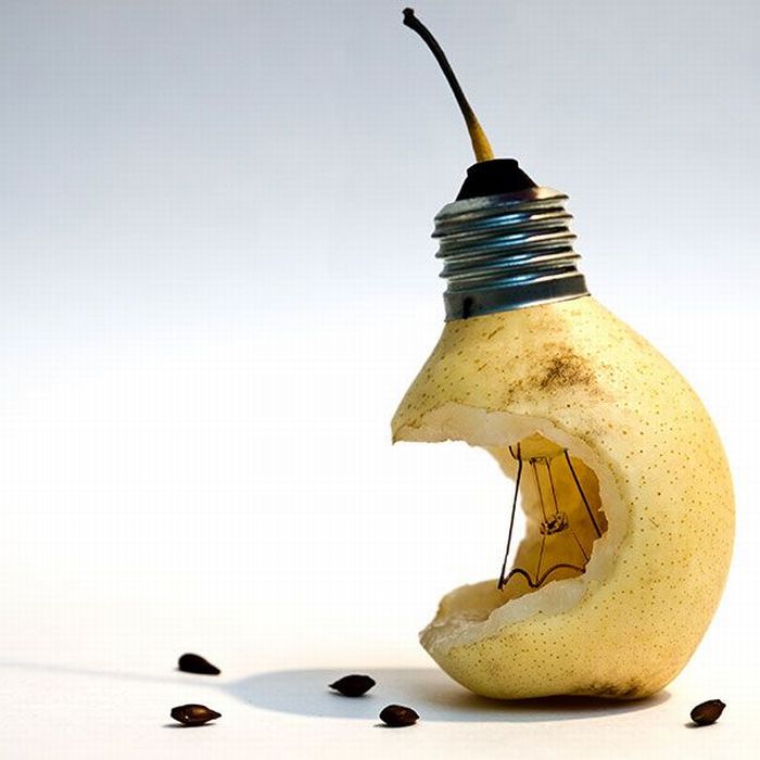 http://de.acidcow.com/pics/20090907/pics/2/photo_manipulation_01.jpg