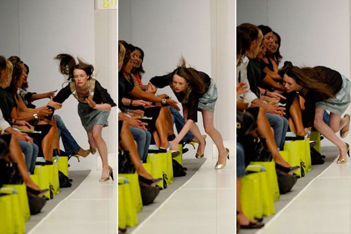 http://de.acidcow.com/pics/20091113/catwalk_falls_10.jpg