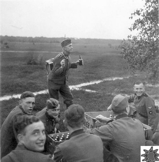 PHOTOS: German soldiers having fun in World War II 