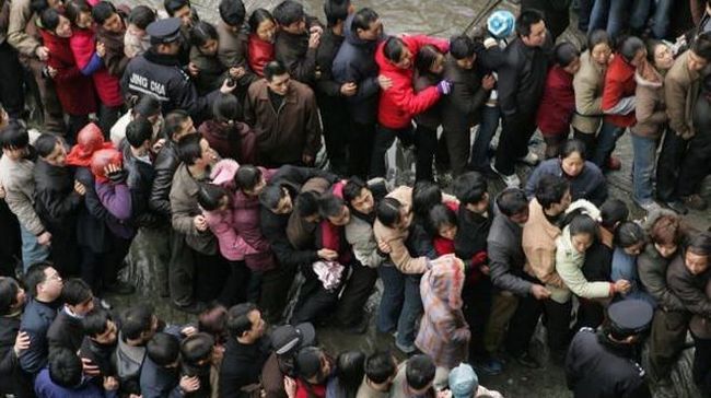 crowded_train_stations_in_china_12.jpg