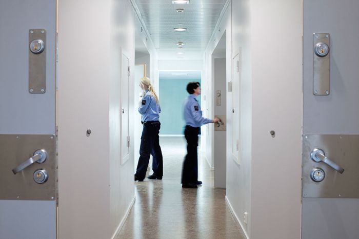 Norway's prison guards undergo