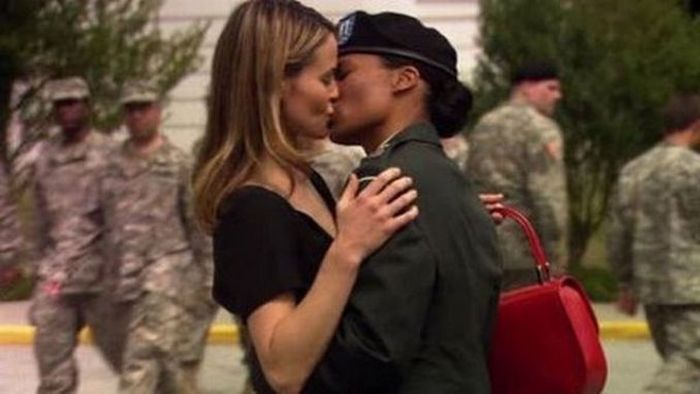 Famous Lesbian Kisses 35