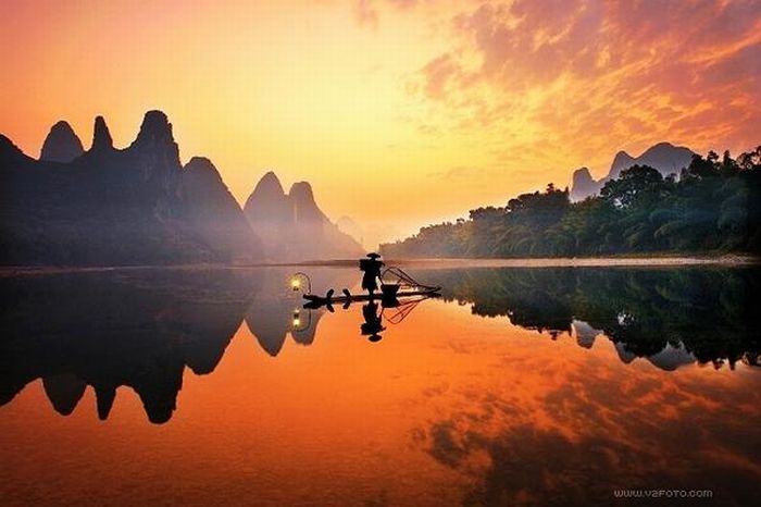 http://de.acidcow.com/pics/20101125/magical_landscapes_06.jpg