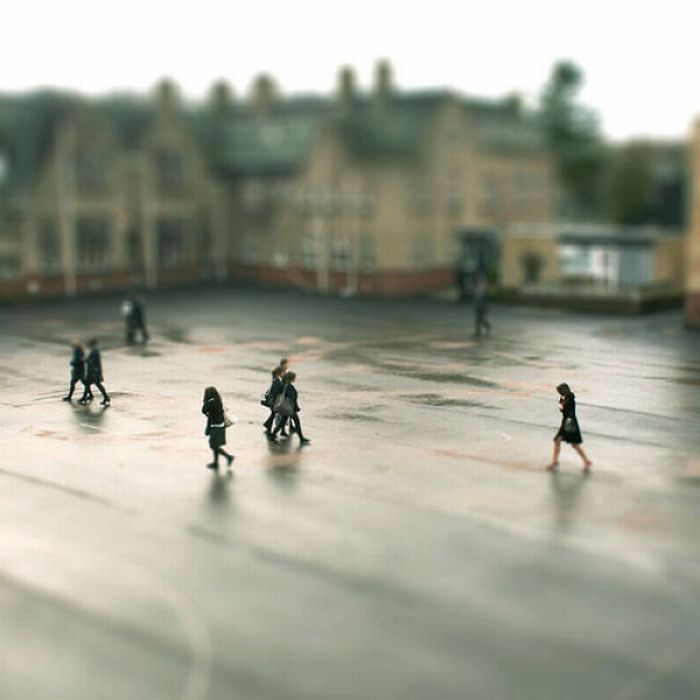 http://de.acidcow.com/pics/20110211/stunning_tilt_shift_02.jpg