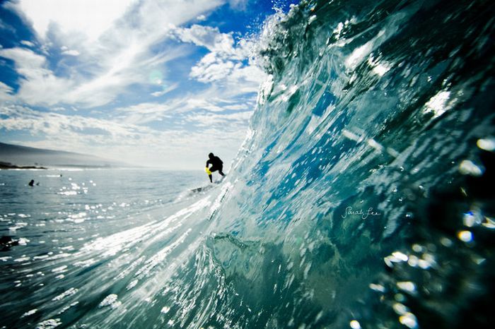 http://de.acidcow.com/pics/20110422/amazing_surfing_photos_11.jpg