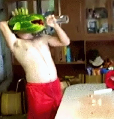 http://de.acidcow.com/pics/20111026/hilarious_drunk_and_wasted_people_32.gif