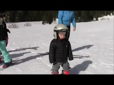 http://de.acidcow.com/pics/20120327/video/boy_falls_asleep.jpg