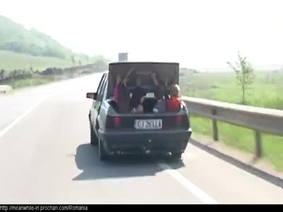 http://de.acidcow.com/pics/20120518/video/crazy_family_ride.jpg