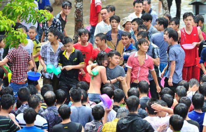 Foto Festival Air Di China Yang Berubah Menjadi Bencana [ www.Up2Det.com ]